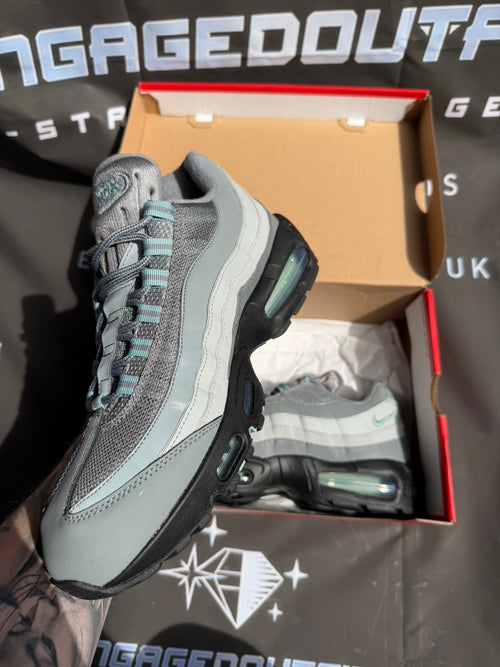 Nike Air Max 95 Grey Mint Trainers UK 10 Men’s Shoes