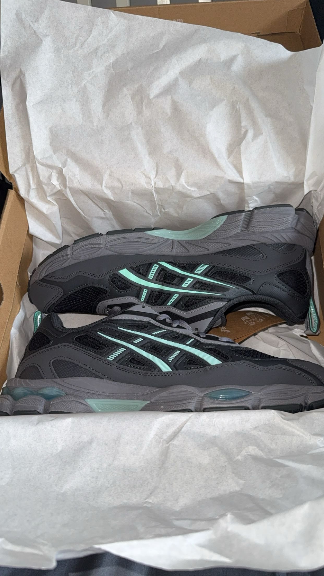 ASICS GEL-NYC RGD Graphite Grey Ice Green UK 9 BNIB